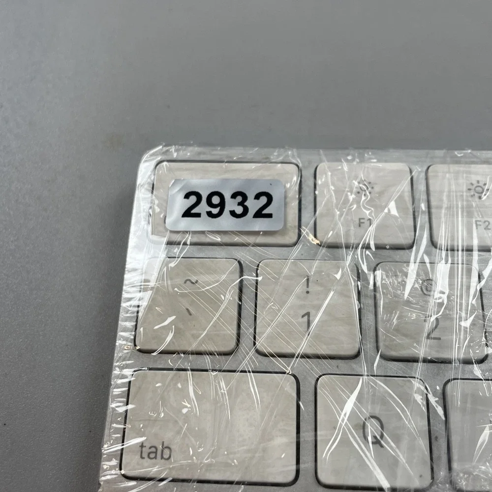 Apple Magic Keyboard A1644 Silver White Wireless Rechargeable Keyboard TESTED